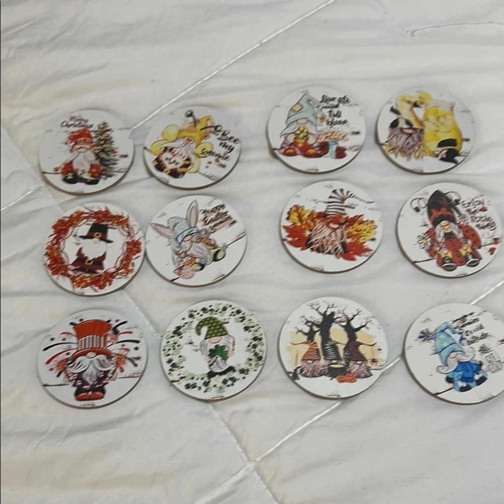 Festive Gnome magnet Set